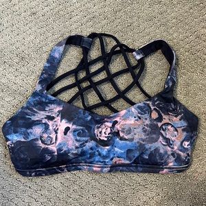 Lululemon sports bra